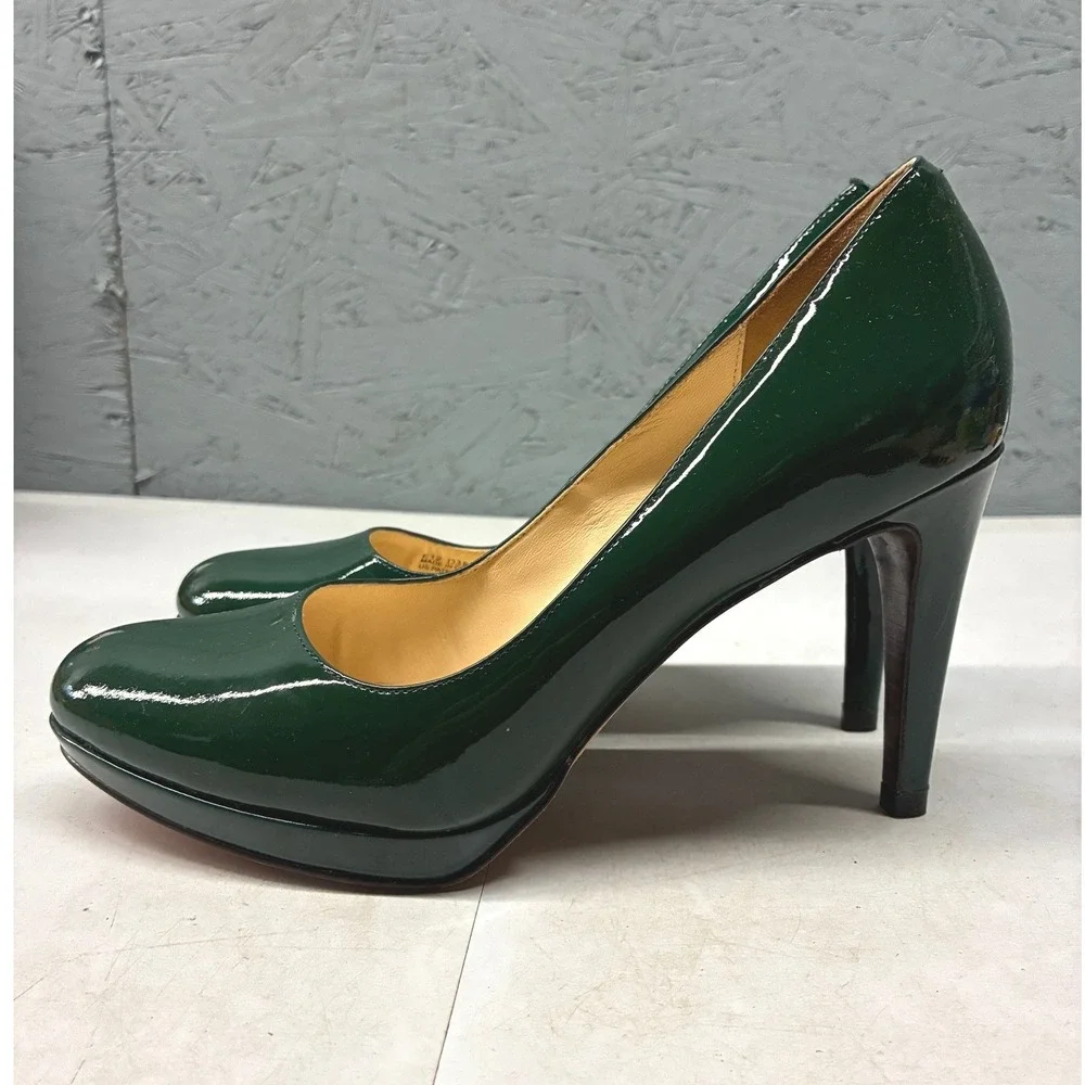 Cole Haan no visible